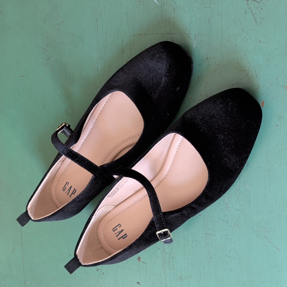 Gap Black Velvet Mary Jane Buckle Flats 10